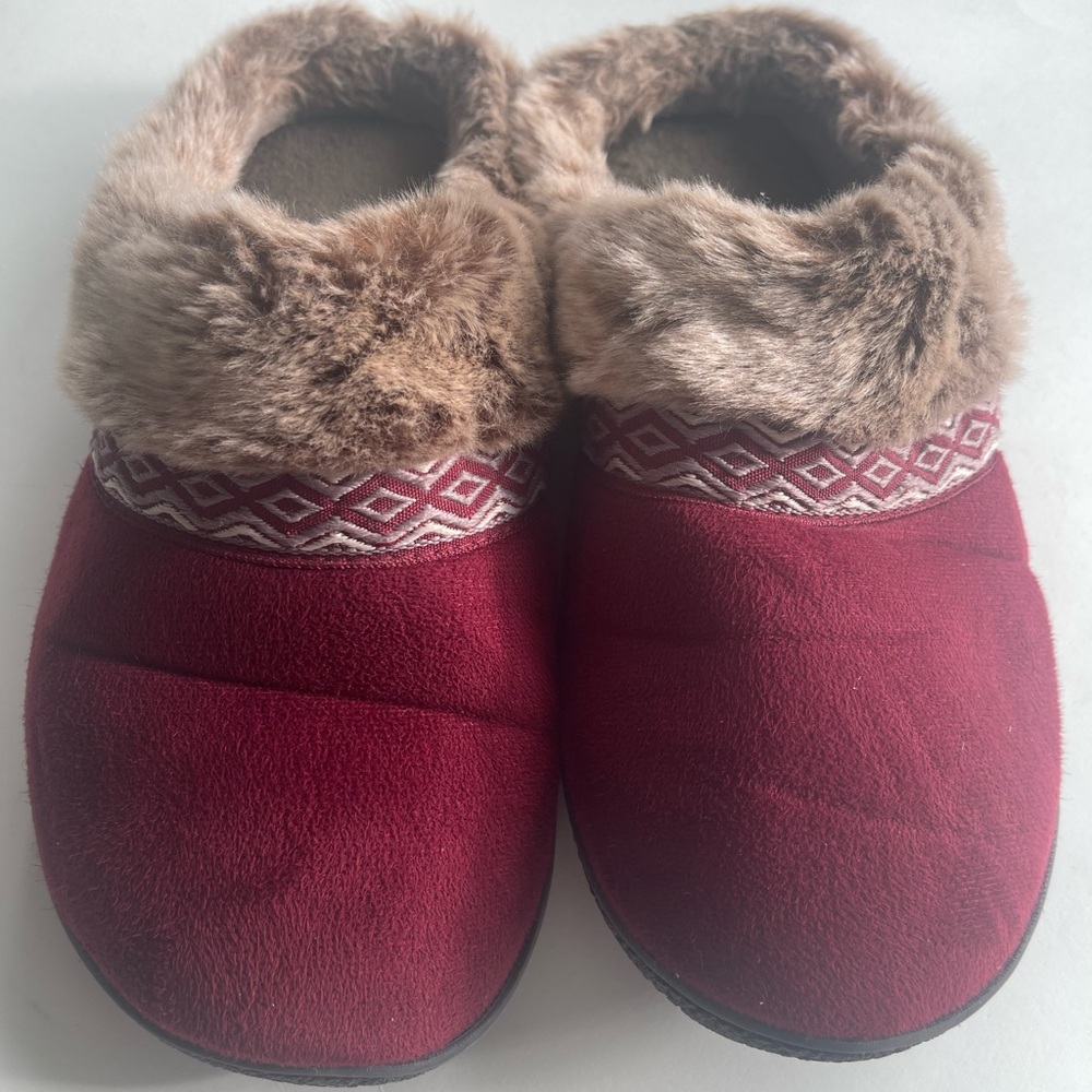 Isotoner Women's Eco-Comfort Memory Foam Faux Fur Erica Slipper Size 8.5-9 Chili